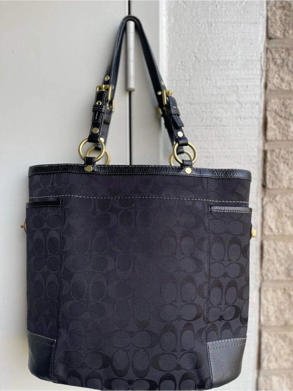 Coach signature gallery tote shoulder bag with Gold Hardware